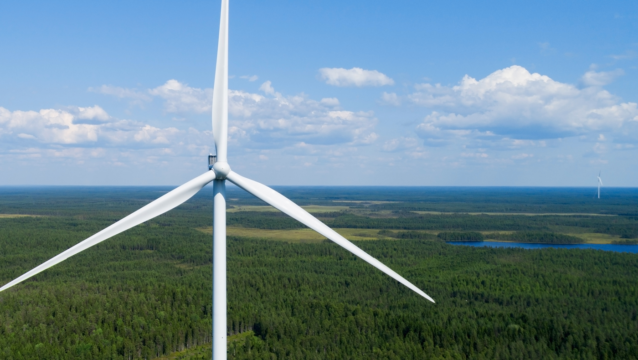 Windenergieanlage und Landschaft, Foto: © raland - stock.adobe.com