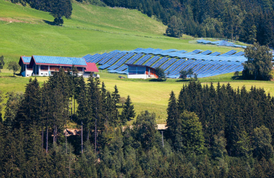 Solarpark in Landschaft