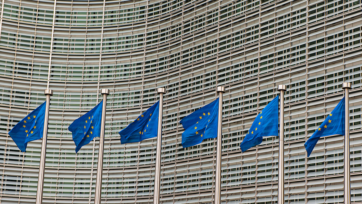 Fahnen beim Europäischen Union-Kommissionsgebäude,  Brüssel,